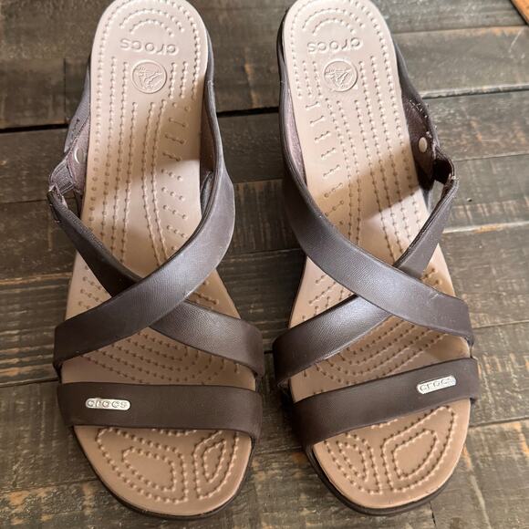 Crocs Womens Size 10 Cyprus IV Heeled Sandals Brown Slip On Strappy 4” 14558 EUC - Picture 8 of 13